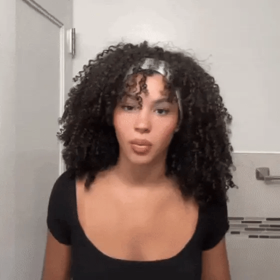 Watch how Grabora Curl Brush defines curls, reduces frizz, and detangles hair effortlessly.